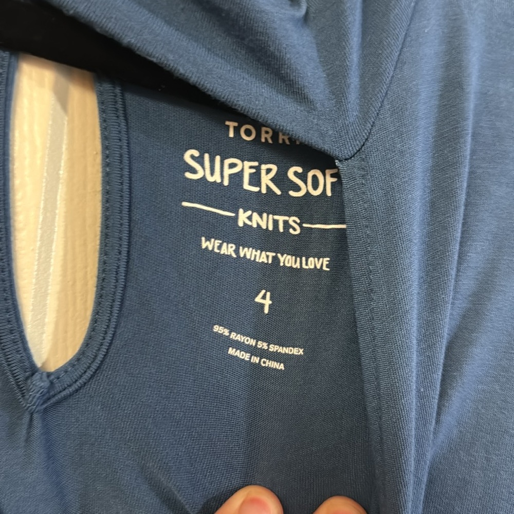 Torrid super soft knits blue sleeves tank top key hole neck 4X - Picture 4 of 5
